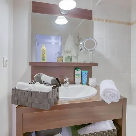 Magnifique 5 Min De Parking Privee アパート モンテヴラン